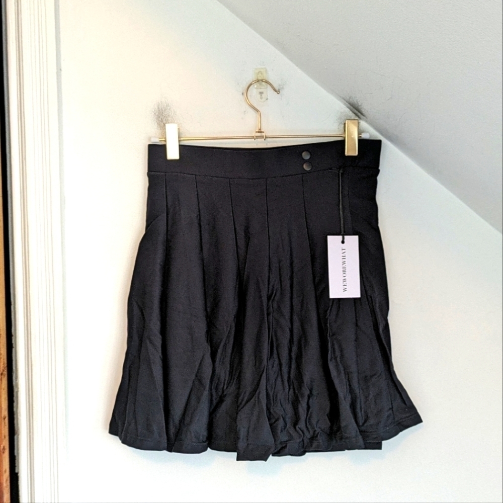 WHOWHATWEAR Black Pleated Activewear Tennis Skort NEW Size M Preppy